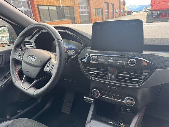 Ford Kuga 3 of 5