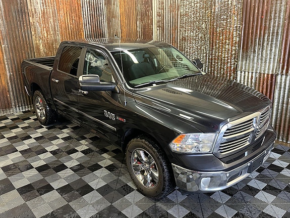 Dodge RAM 1500 2 of 5