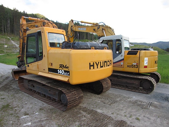 Hyundai 140LC-7,  Kato HD513 3 of 5