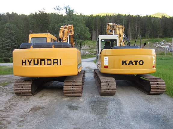 Hyundai 140LC-7,  Kato HD513 2 of 5