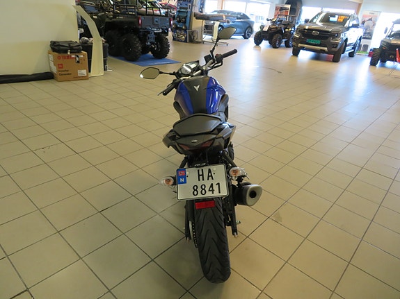 Yamaha MT-03 10 of 18