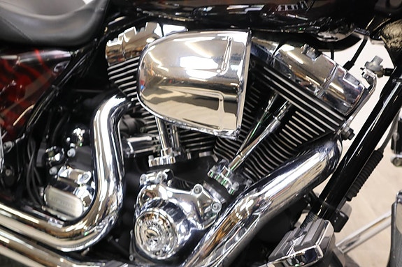 Harley-Davidson Road King Classic 13 of 16