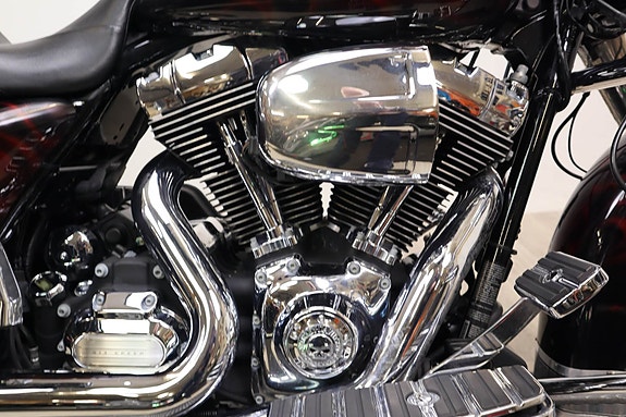 Harley-Davidson Road King Classic 4 of 16