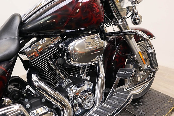 Harley-Davidson Road King Classic 7 of 16