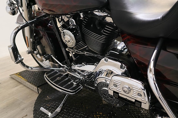 Harley-Davidson Road King Classic 11 of 16