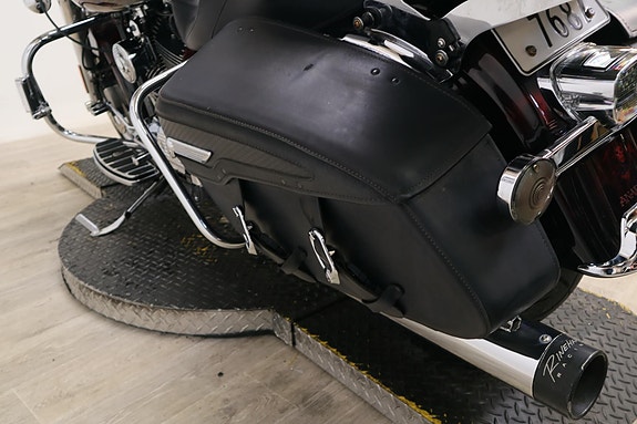 Harley-Davidson Road King Classic 8 of 16