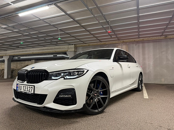 BMW 330e 2 of 5