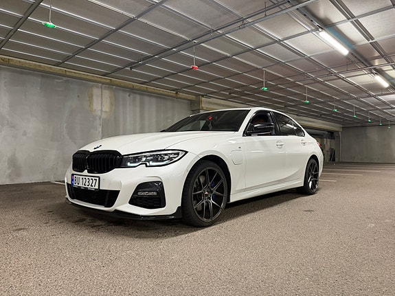 BMW 330e 3 of 5