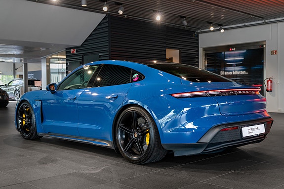 Porsche Taycan 3 of 5