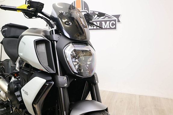 Ducati DIAVEL 1260 ABS 14 of 17