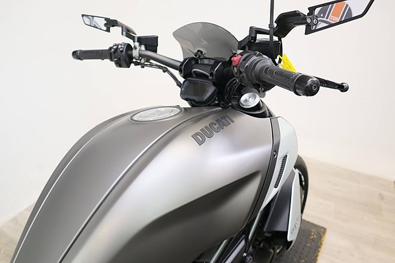 Ducati DIAVEL 1260 ABS 10 of 17