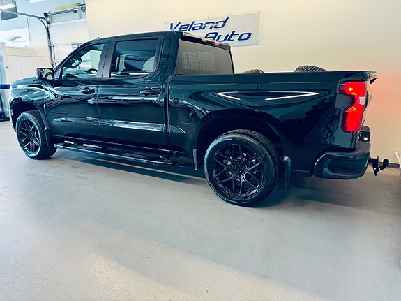 Chevrolet Silverado 4 of 5