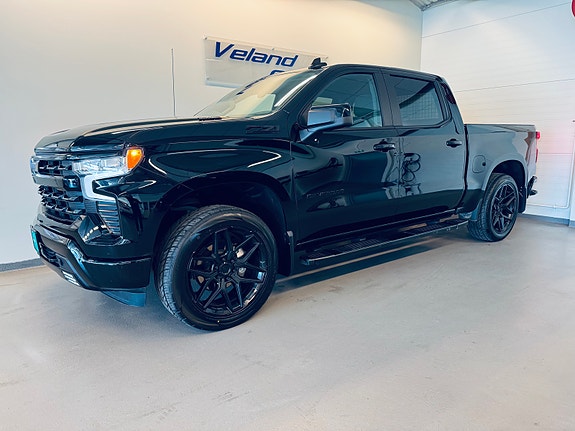 Chevrolet Silverado 2 of 5