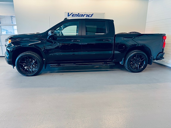 Chevrolet Silverado 3 of 5