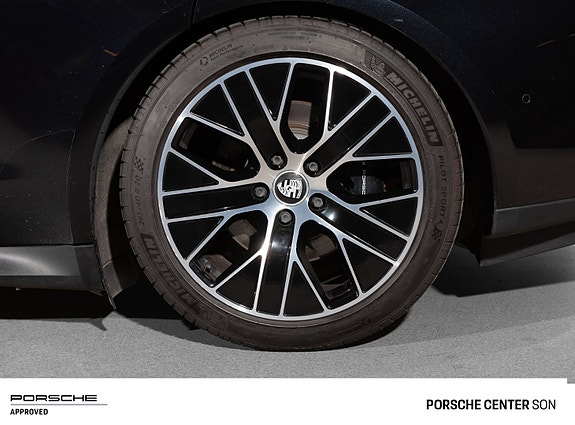 Porsche Taycan 17 of 30