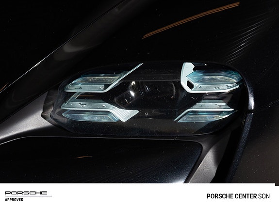 Porsche Taycan 10 of 30