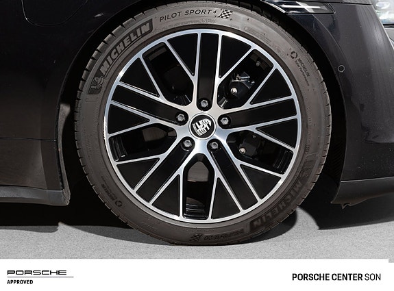 Porsche Taycan 18 of 30