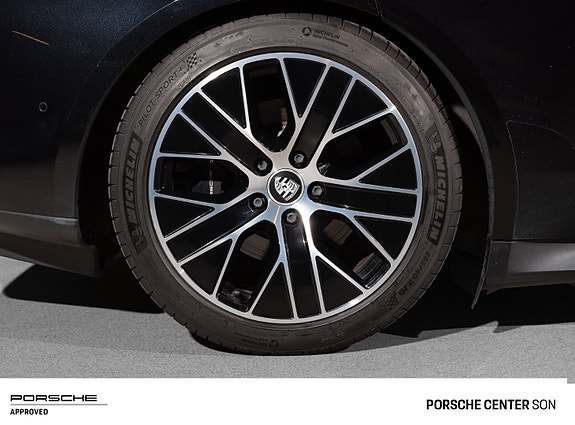 Porsche Taycan 19 of 30