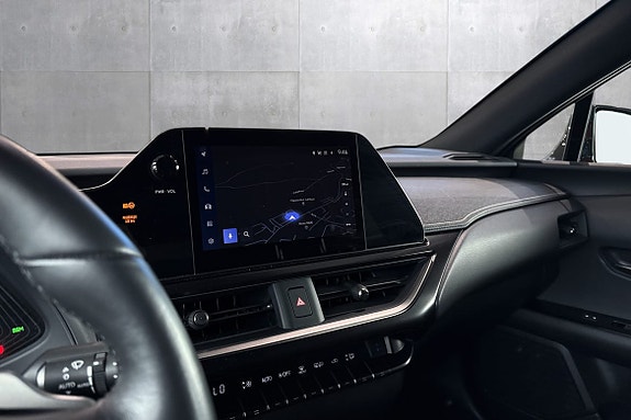 Lexus UX300e 14 of 17