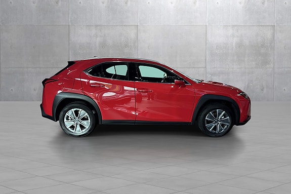 Lexus UX300e 6 of 17