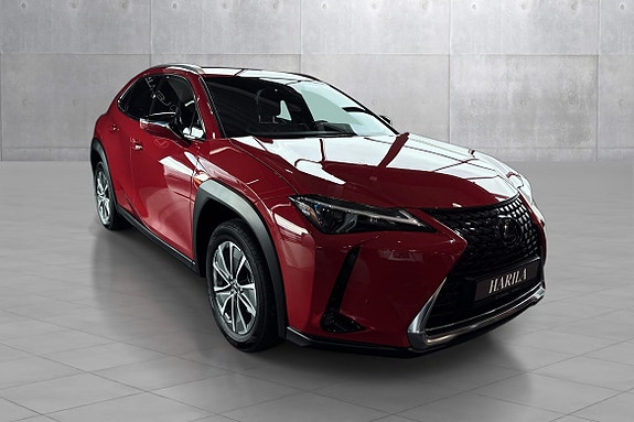 Lexus UX300e 7 of 17