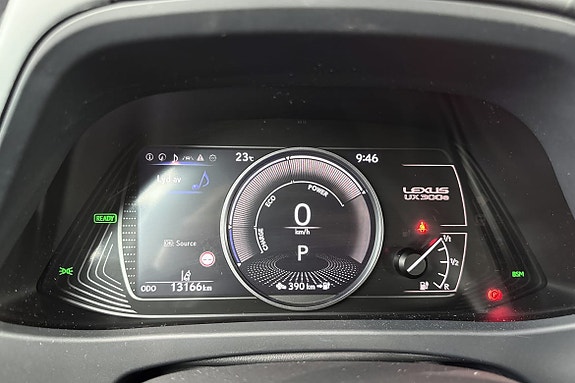 Lexus UX300e 13 of 17