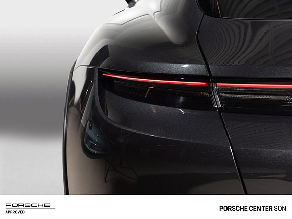 Porsche Taycan Cross Turismo 17 of 30