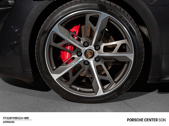 Porsche Taycan Cross Turismo 18 of 30