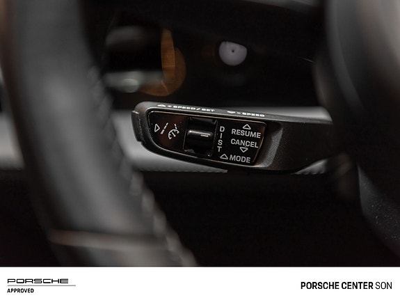 Porsche Taycan Cross Turismo 24 of 30
