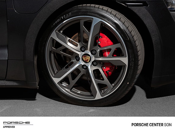 Porsche Taycan Cross Turismo 21 of 30
