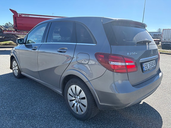Mercedes-Benz B-Klasse 3 of 5