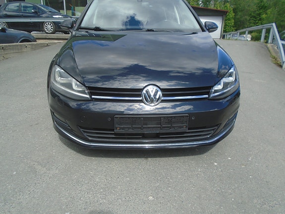 Volkswagen Golf 2 of 5