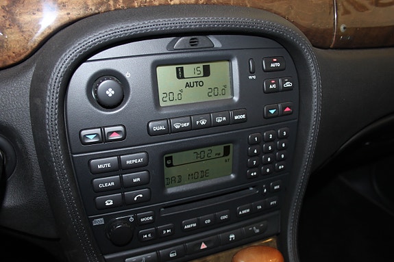 Jaguar S-TYPE 17 of 25