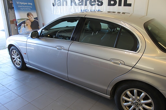 Jaguar S-TYPE 2 of 5
