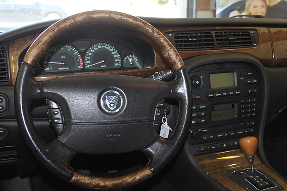 Jaguar S-TYPE 12 of 25