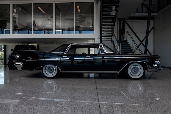 Chrysler Imperial 4 of 5