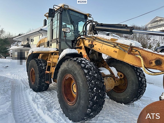 Cat 930G m/ skuffe, pallegafler og vekt. Se timer! SE VIDEO 3 of 5
