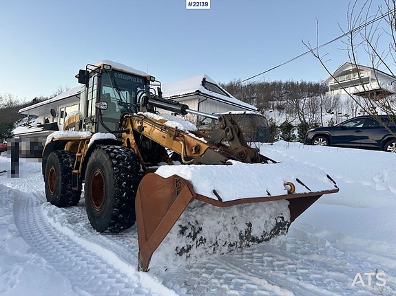 Cat 930G m/ skuffe, pallegafler og vekt. Se timer! SE VIDEO 2 of 5