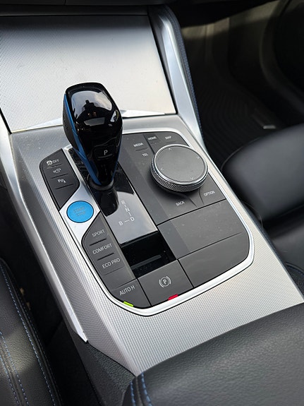 BMW i4 7 of 30
