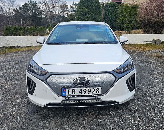 Hyundai IONIQ 3 of 9