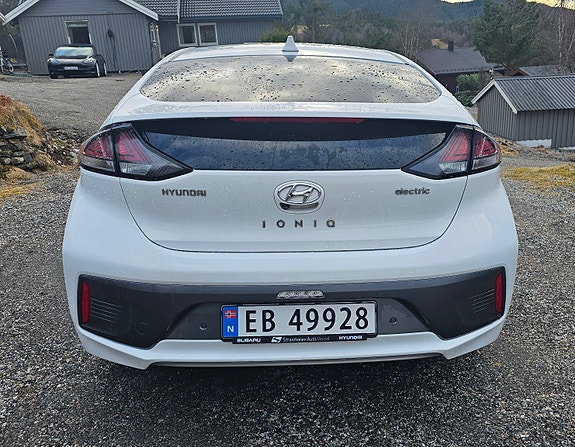 Hyundai IONIQ 4 of 9