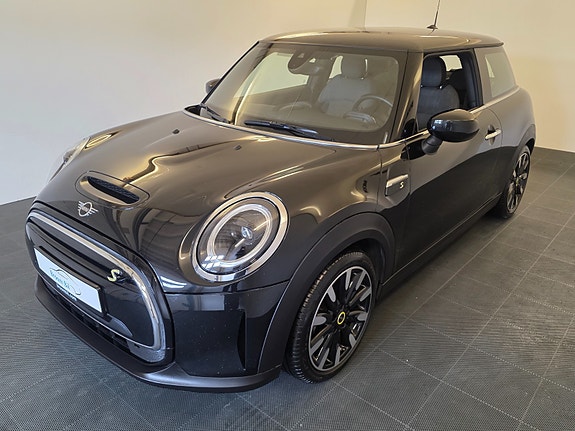 MINI Cooper SE 3 of 5