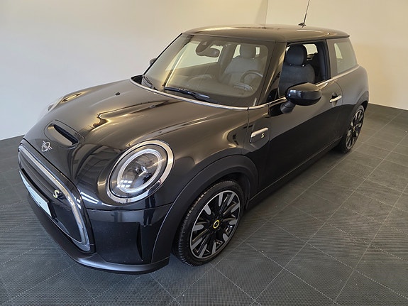 MINI Cooper SE 4 of 5