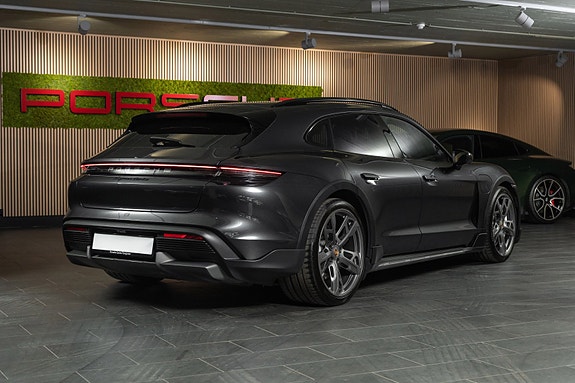 Porsche Taycan Cross Turismo 7 of 30