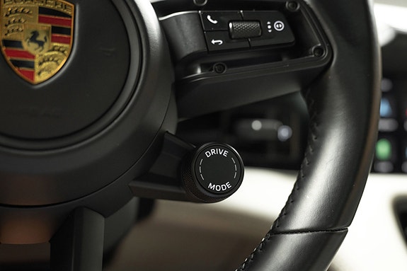 Porsche Taycan Cross Turismo 29 of 30