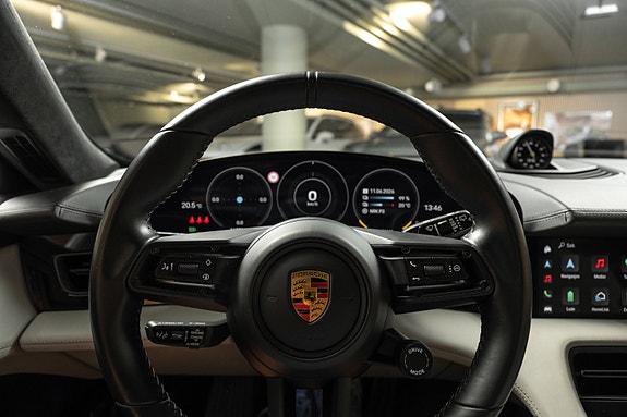 Porsche Taycan Cross Turismo 25 of 30