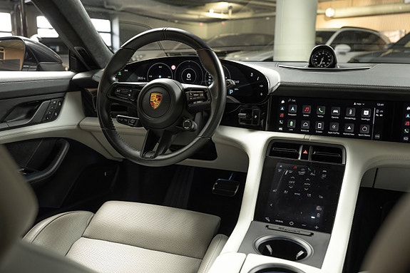 Porsche Taycan Cross Turismo 30 of 30