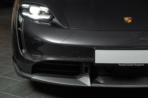 Porsche Taycan Cross Turismo 3 of 30