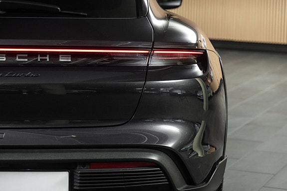 Porsche Taycan Cross Turismo 4 of 30