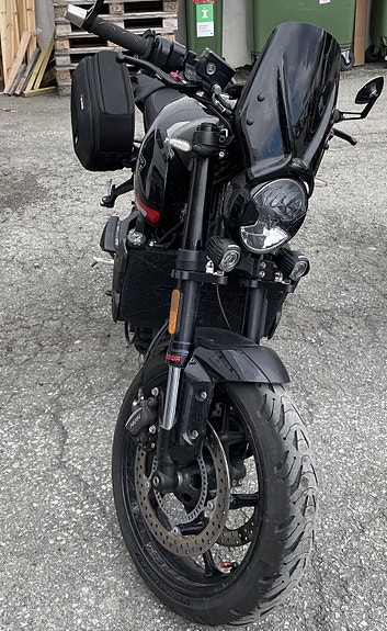Triumph Trident 660 2 of 3